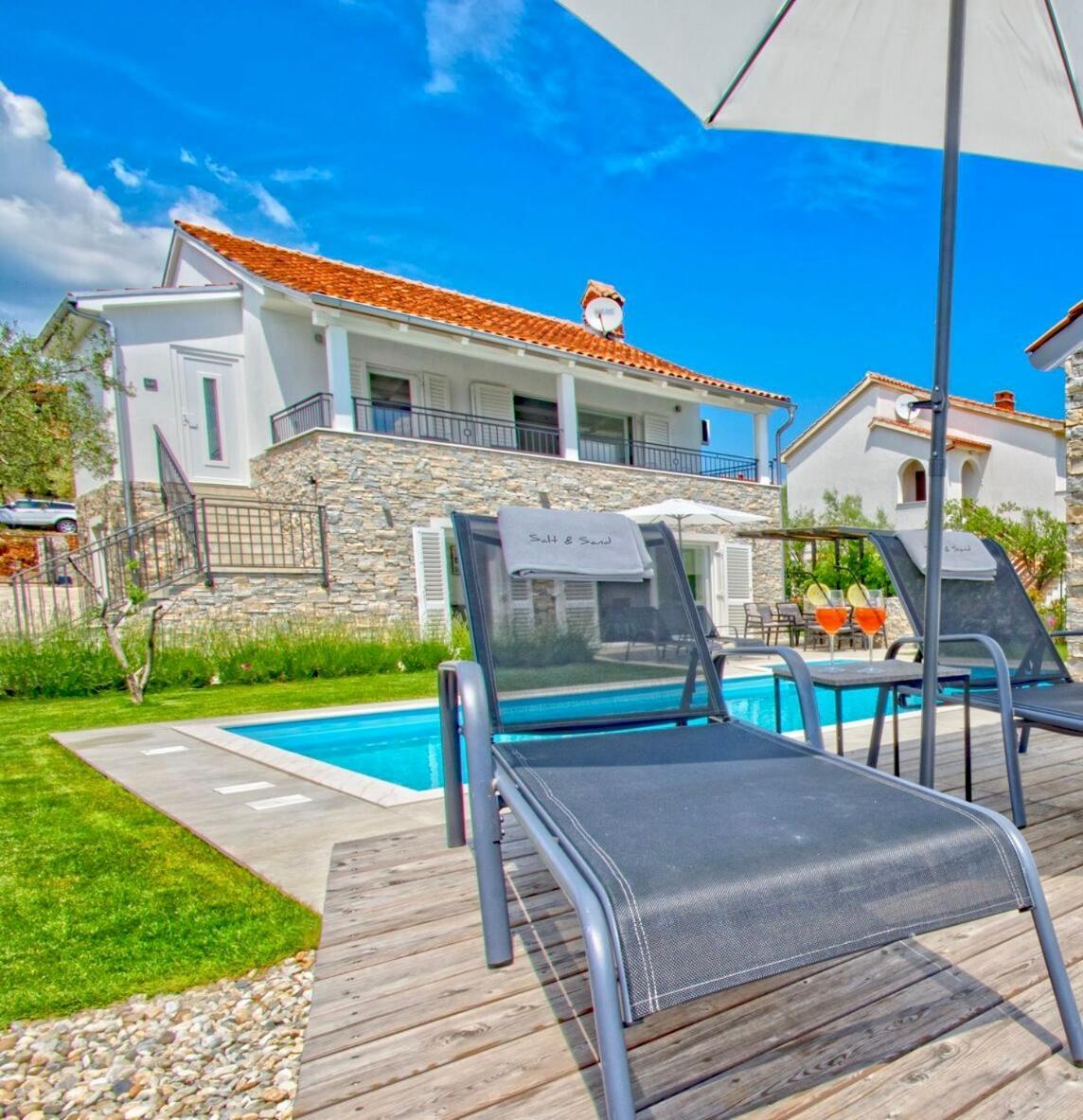 Salt & Sand Villa Kornic Bagian luar foto