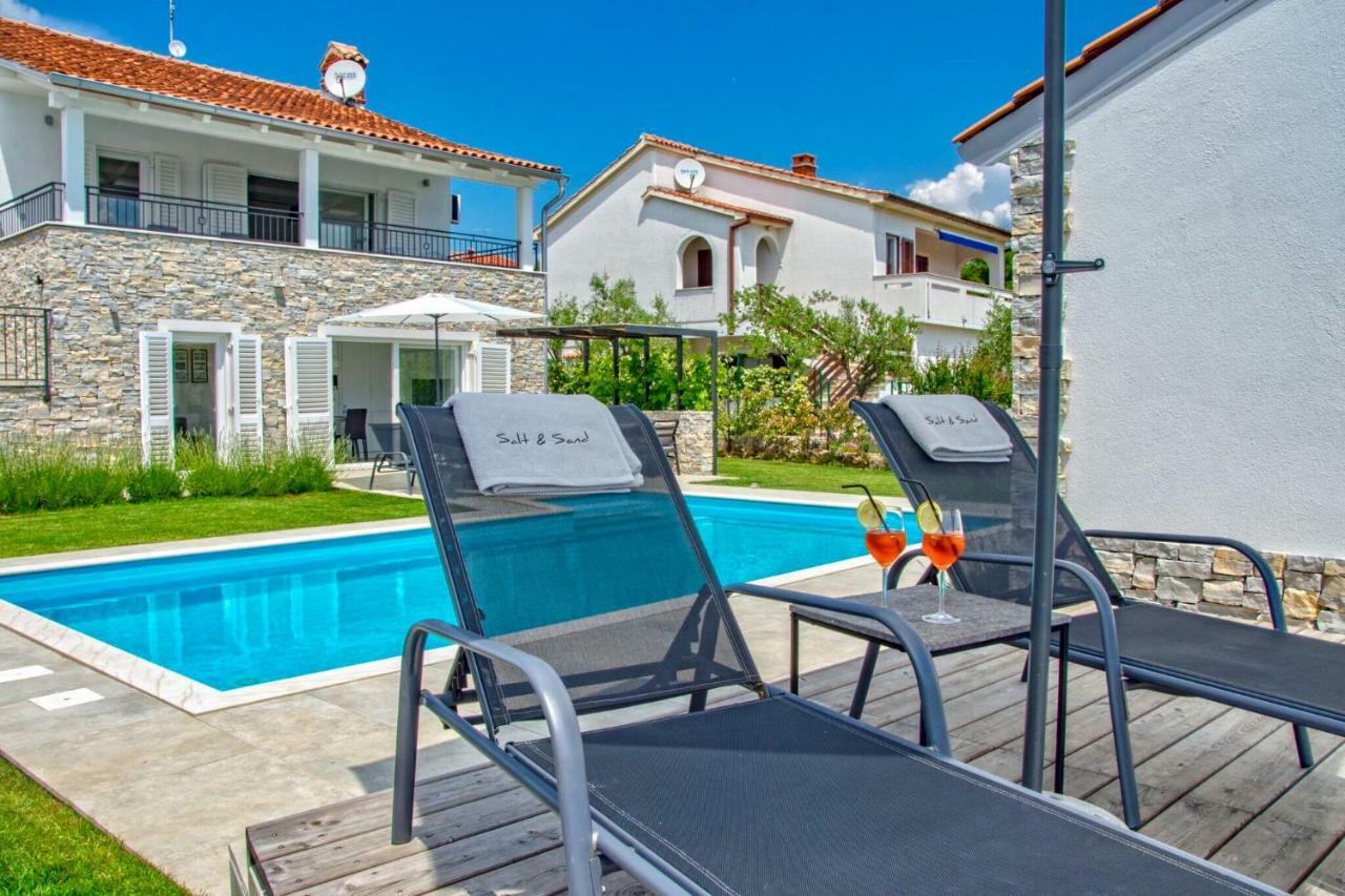 Salt & Sand Villa Kornic Bagian luar foto
